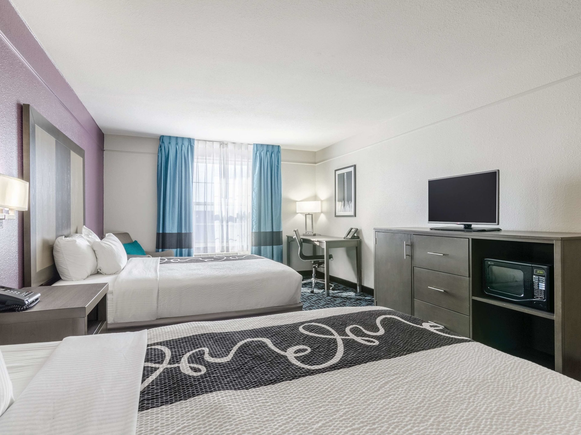 La Quinta Inn & Suites by Wyndham Kansas City Airport