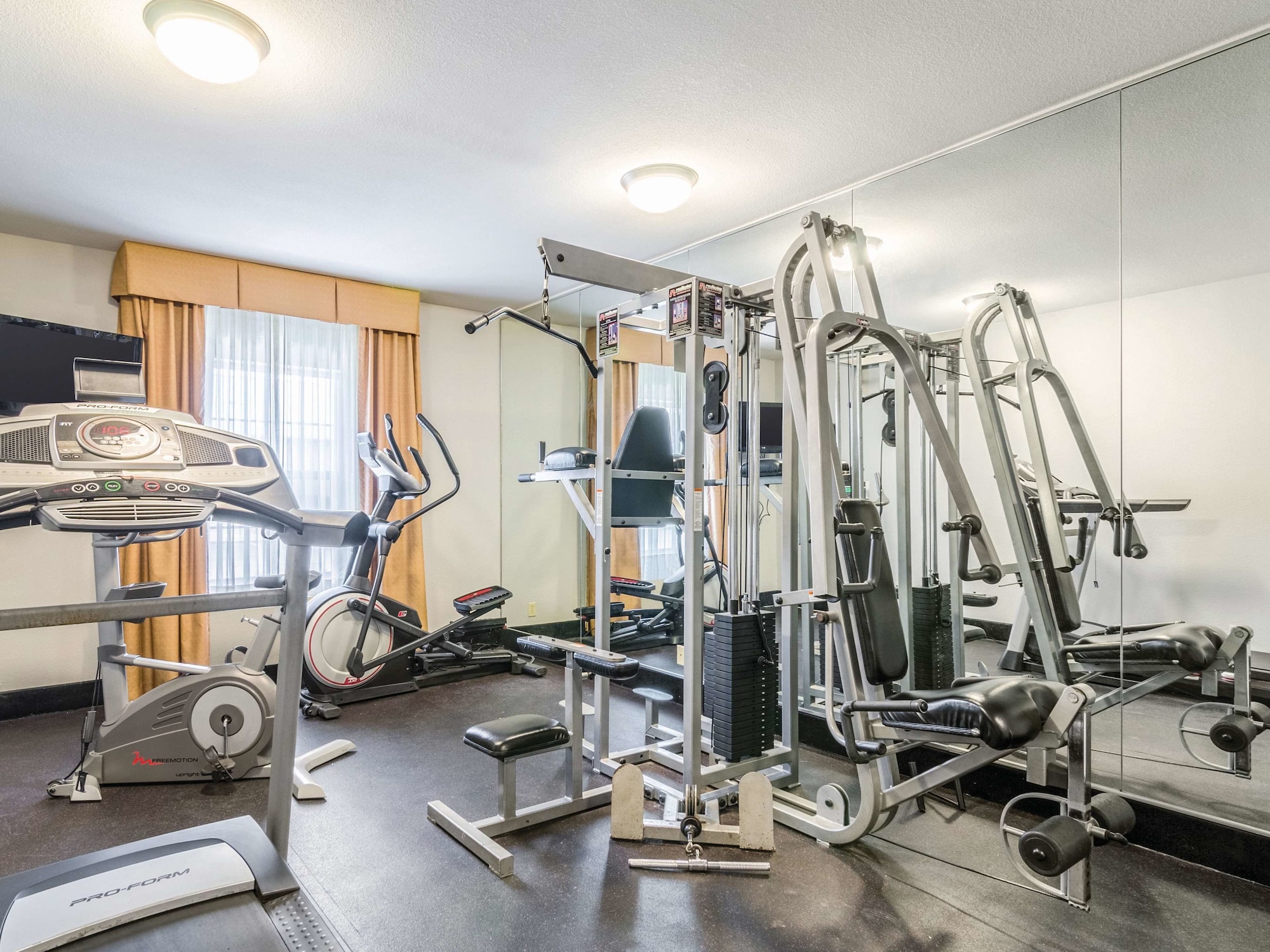La Quinta Inn & Suites by Wyndham Kansas City Airport