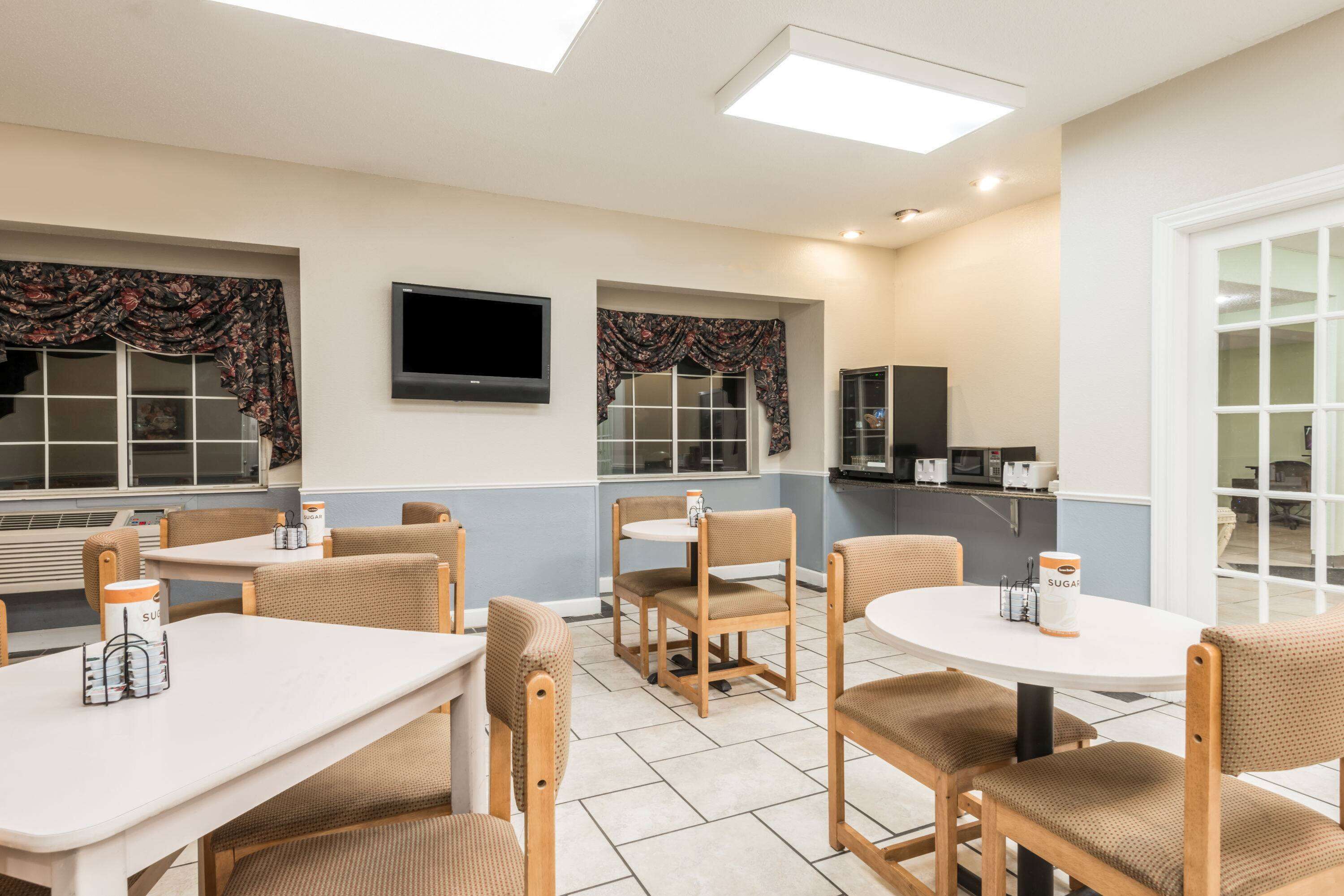 Microtel Inn & Suites by Wyndham Kansas City Airport