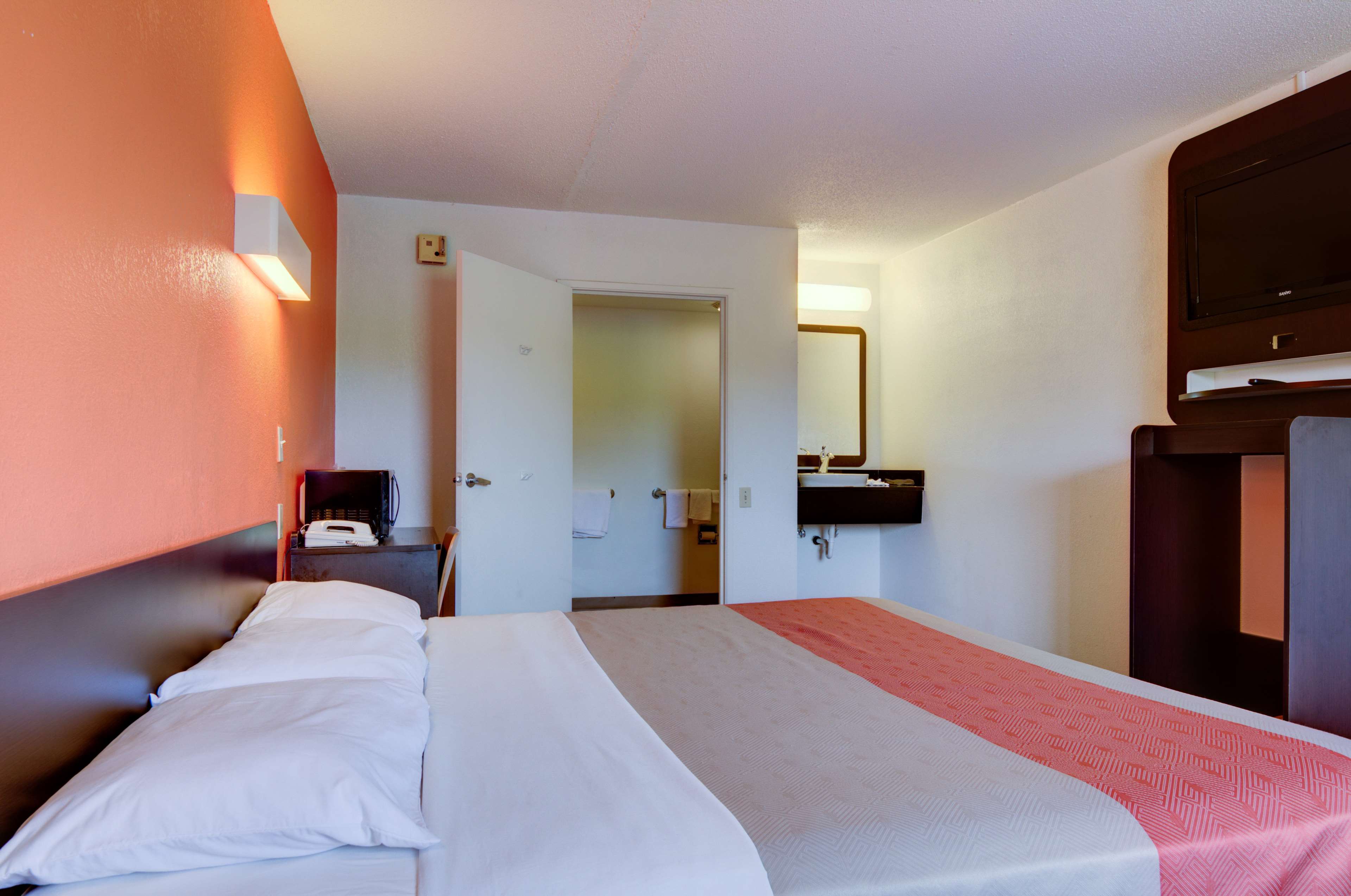 Days Inn by Wyndham Kansas City Northeast