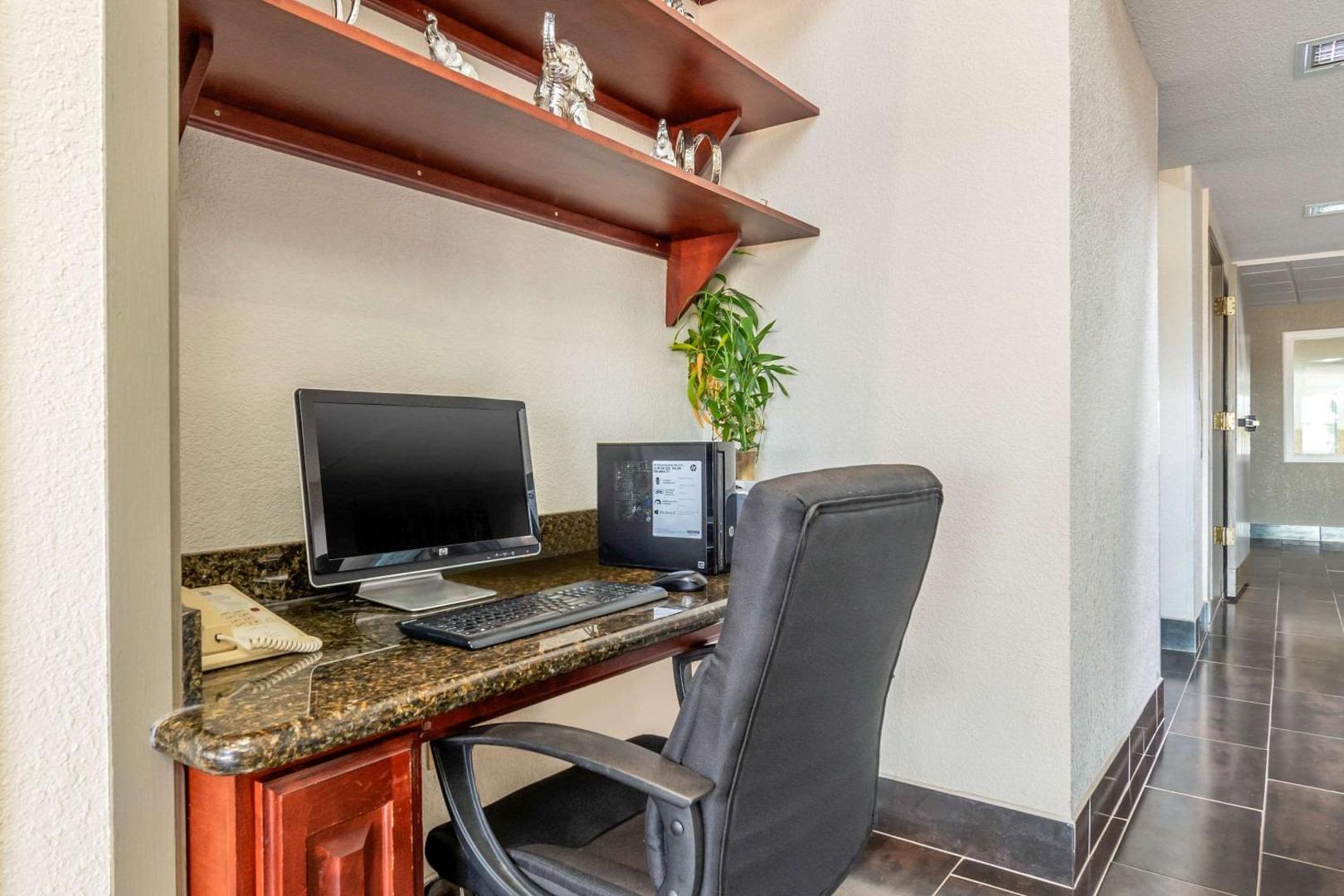 Quality Suites Kansas City International Airport