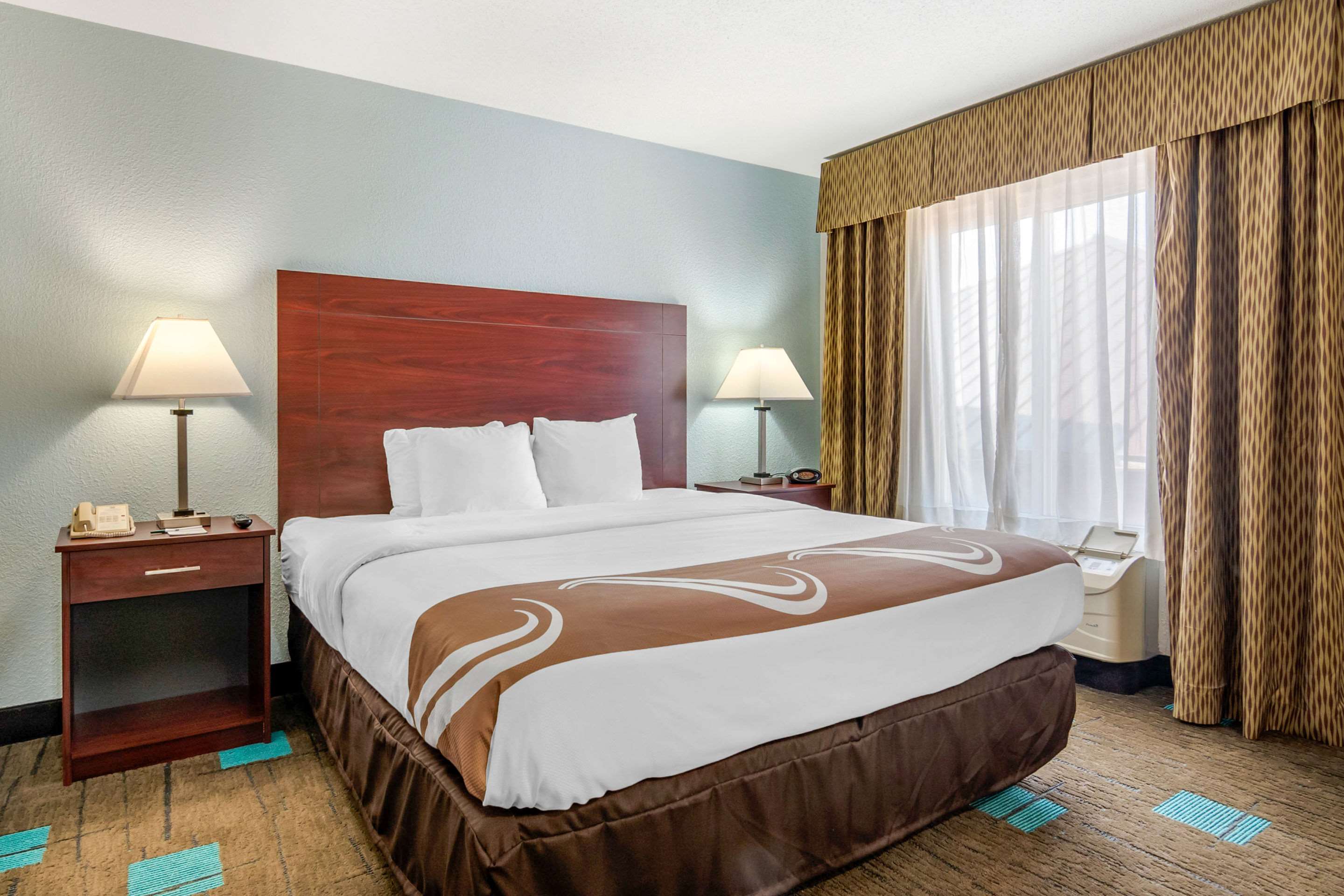 Quality Suites Kansas City International Airport