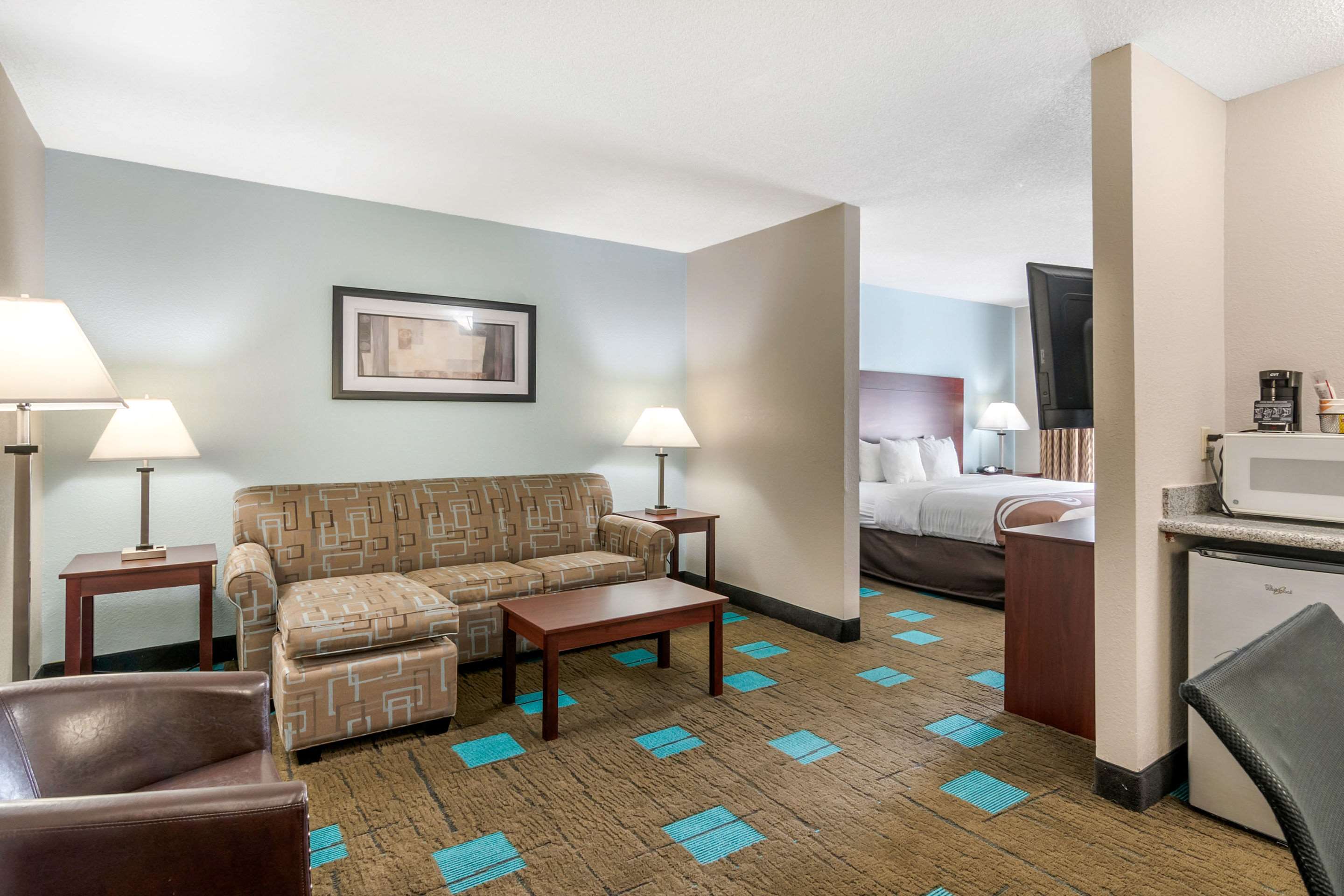 Quality Suites Kansas City International Airport