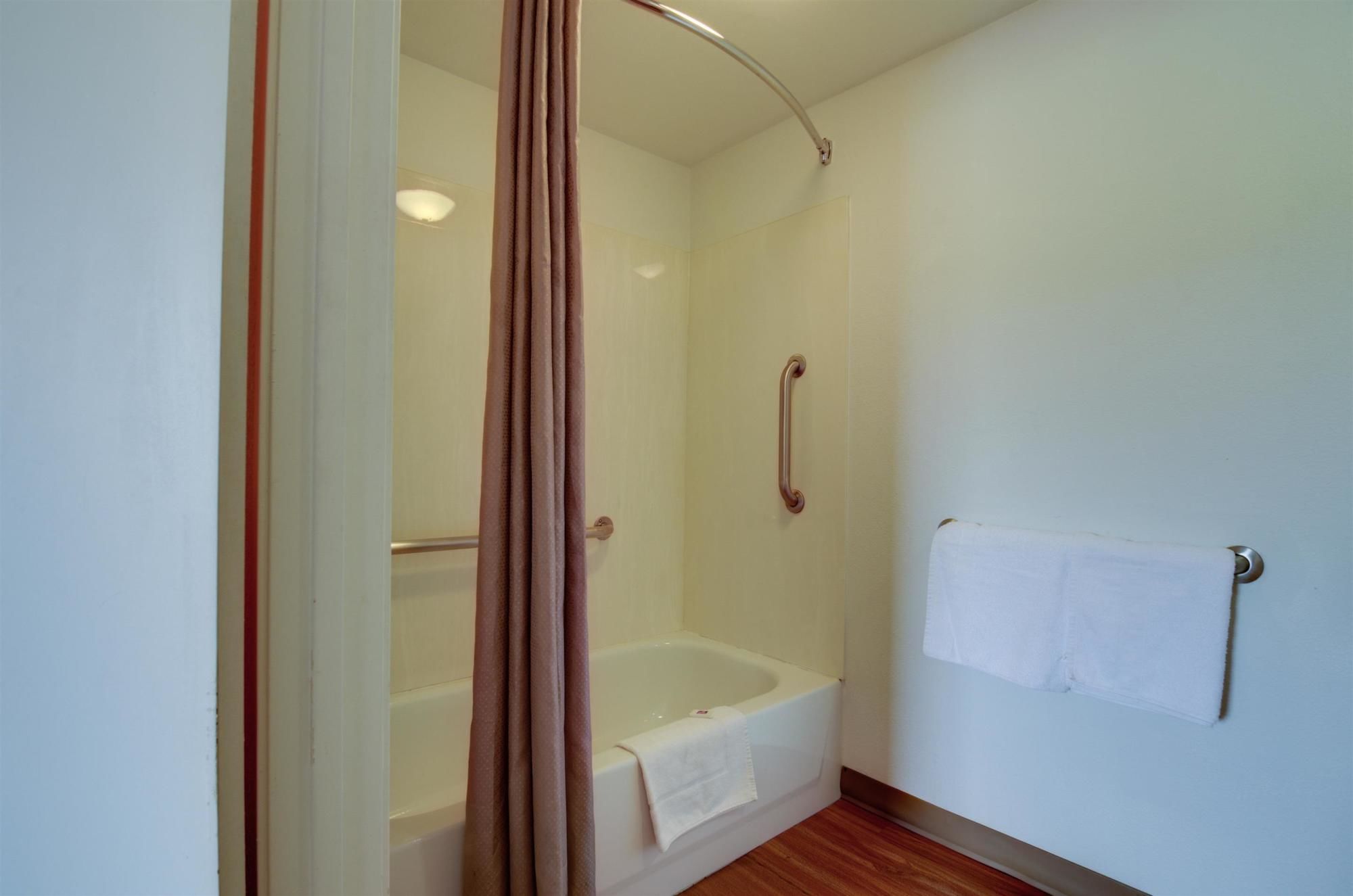 Days Inn by Wyndham Kansas City Northeast