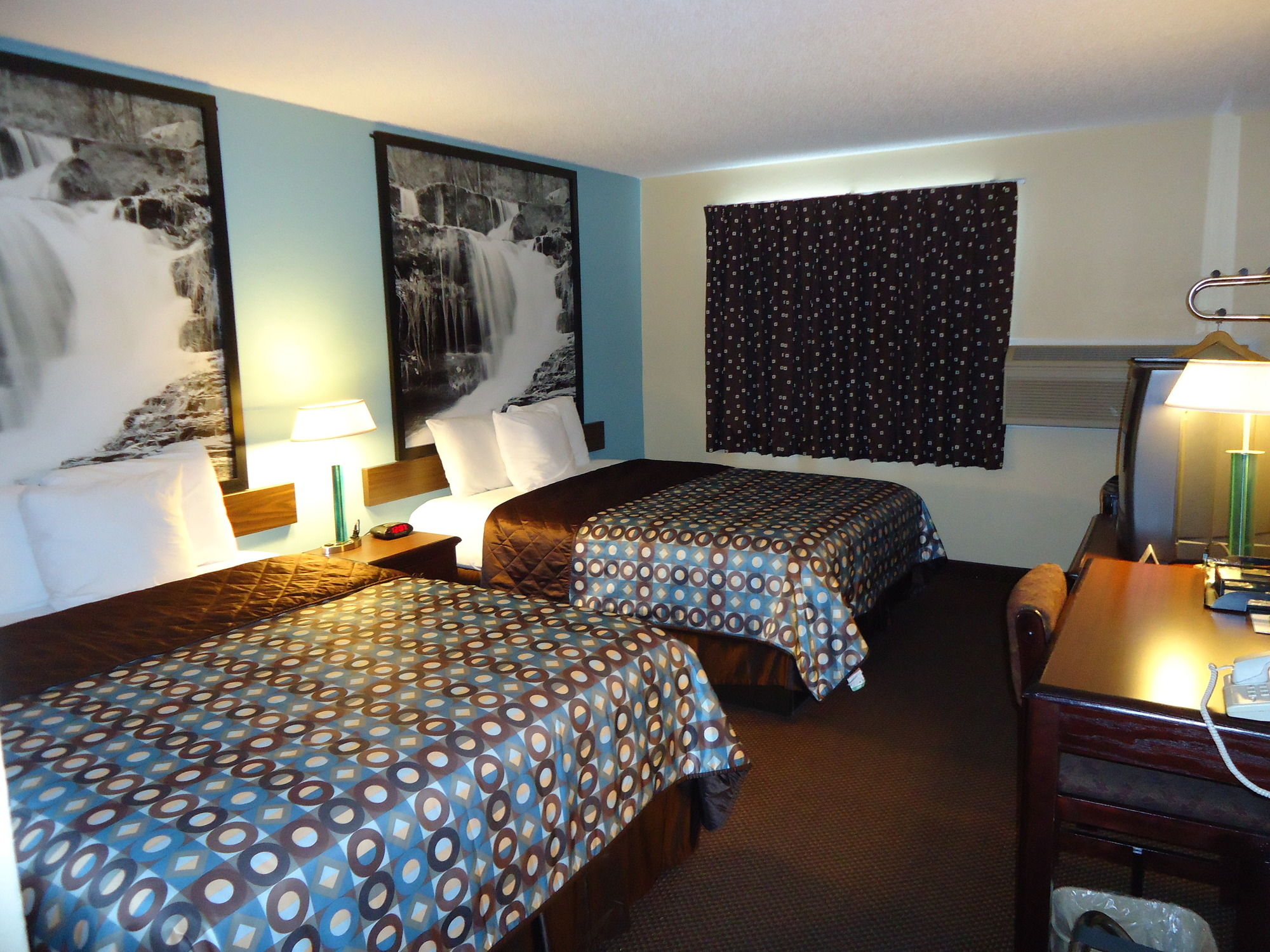 Super 8 by Wyndham Kansas City at Barry Road/Airport