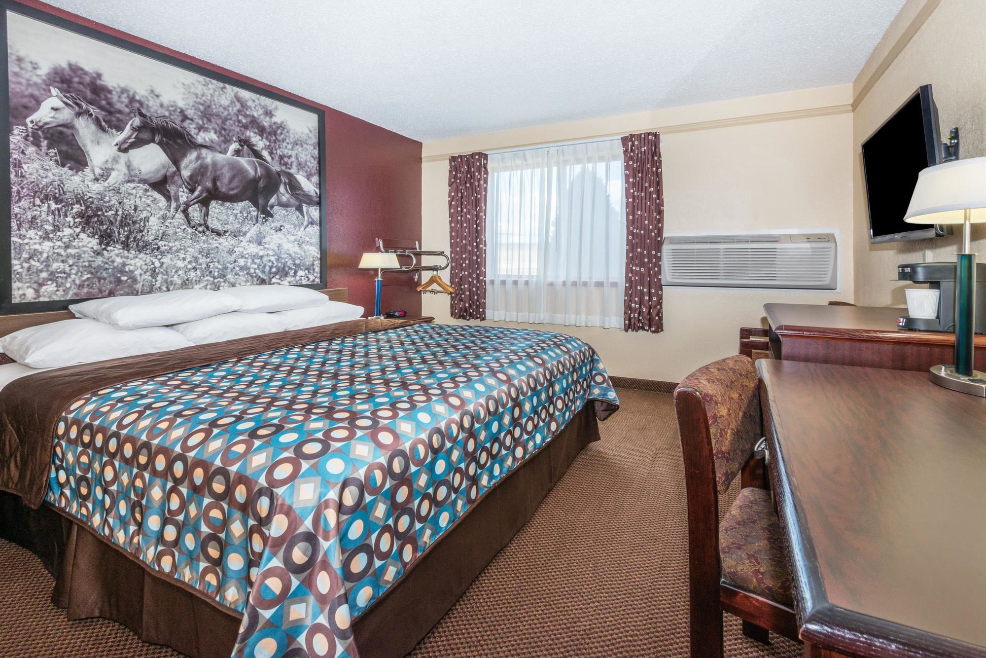 Super 8 by Wyndham Kansas City at Barry Road/Airport