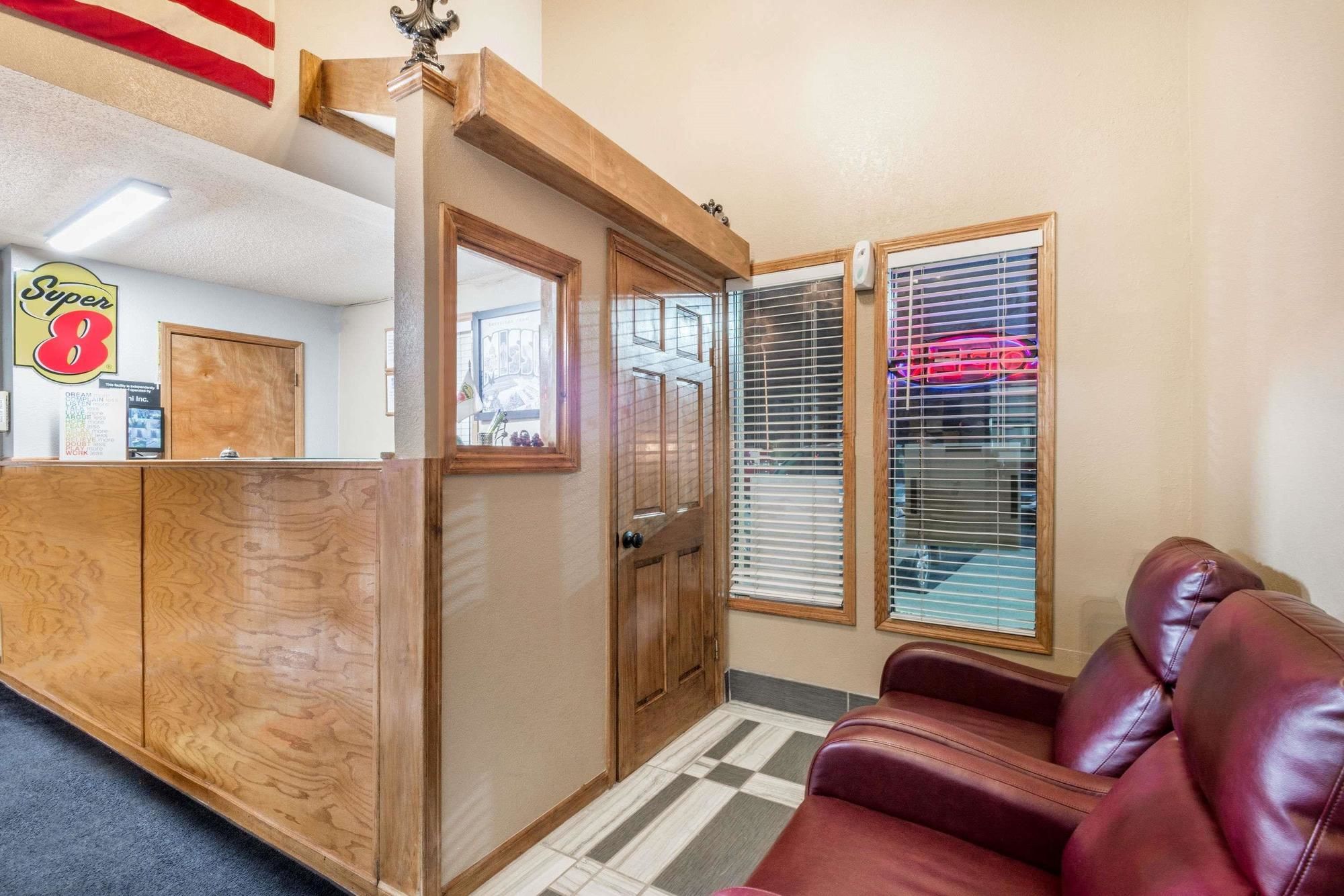 Super 8 by Wyndham Kansas City at Barry Road/Airport