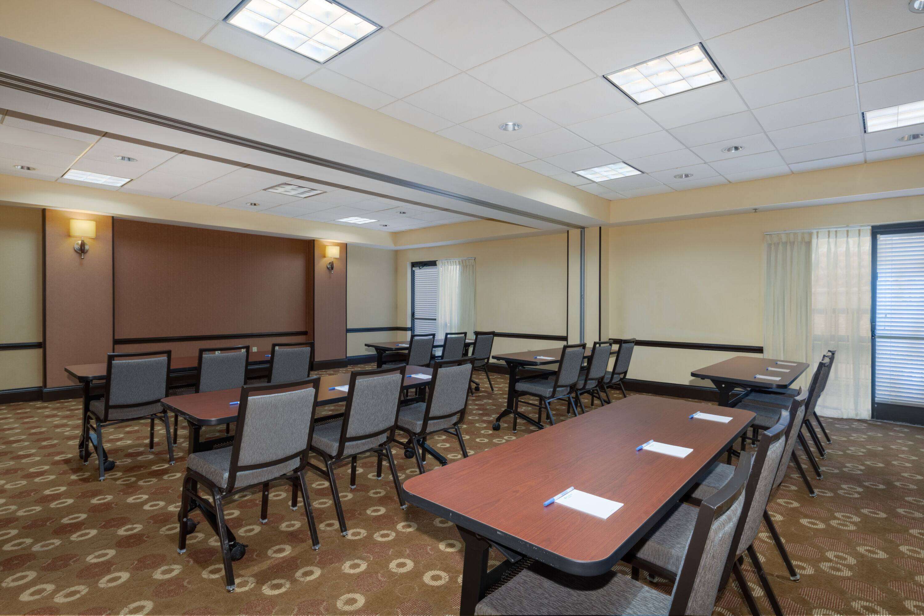 Wyndham Garden Kansas City Airport