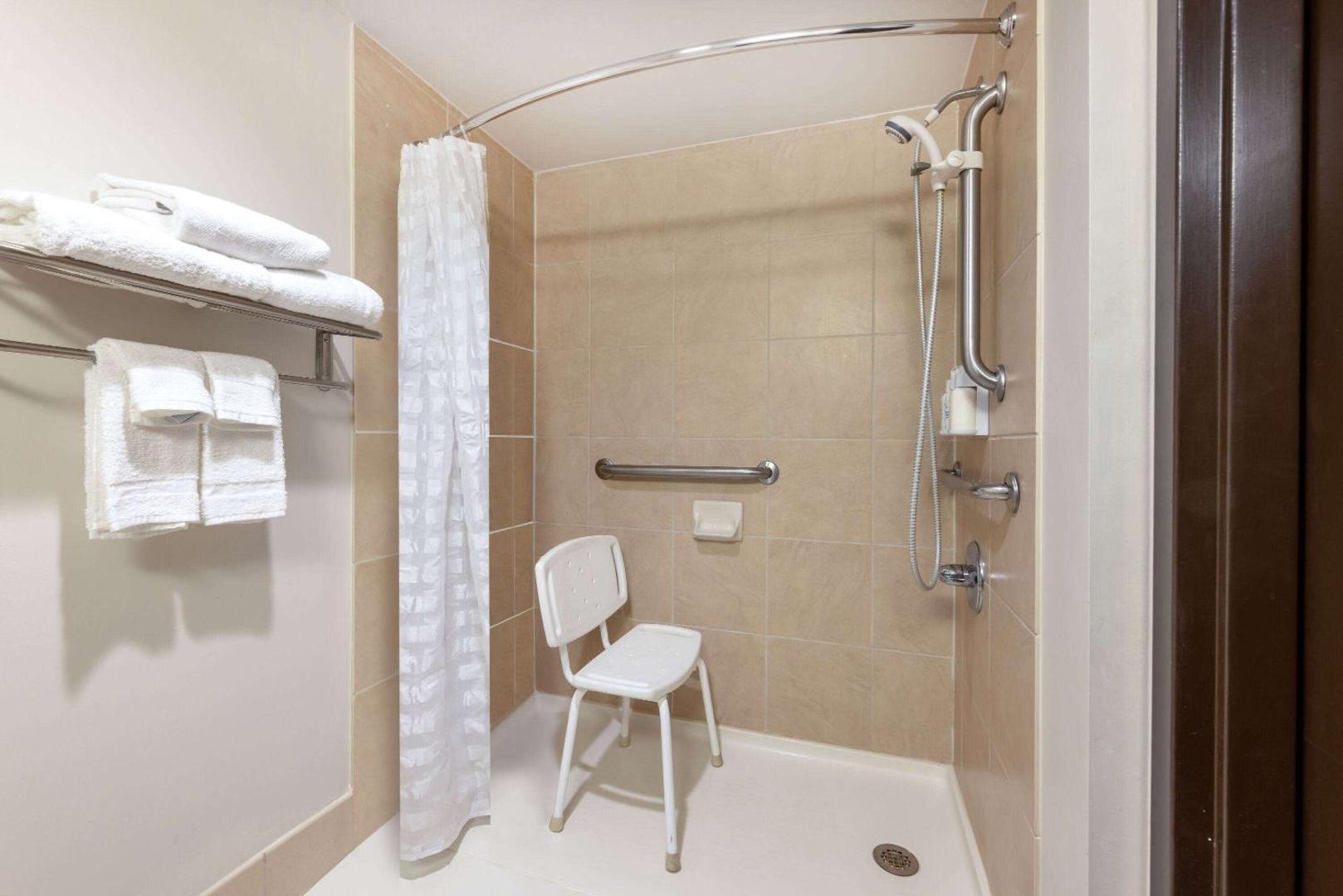 Wyndham Garden Kansas City Airport