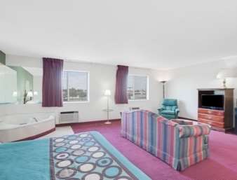 Super 8 by Wyndham Kennett