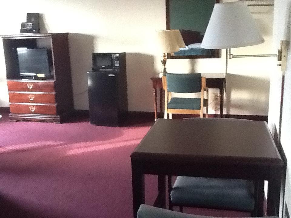 Super 8 by Wyndham Kennett