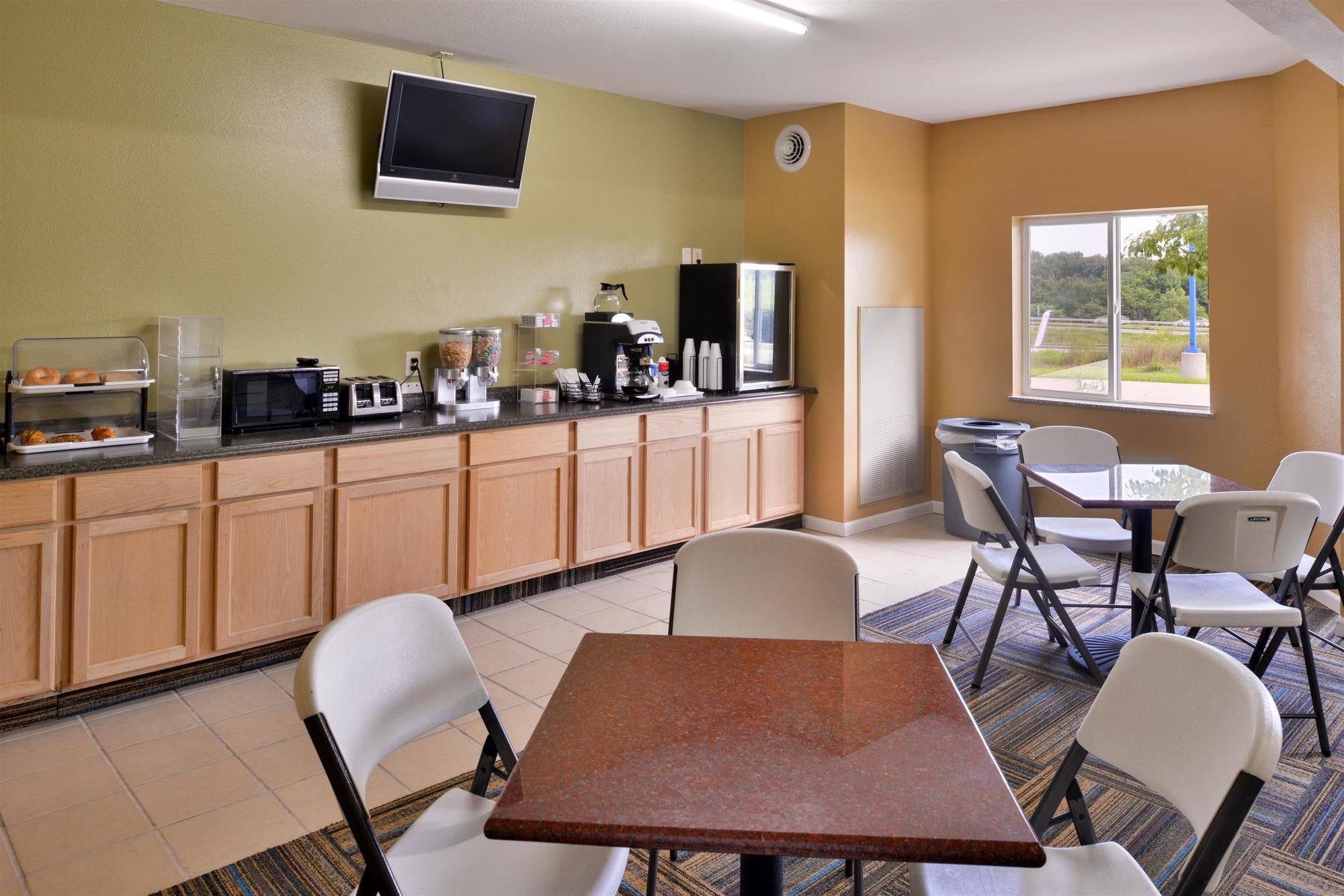 Baymont by Wyndham Kingdom City