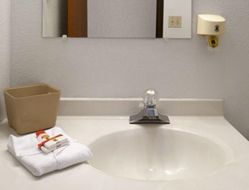 Amerihost inn & Suites - Kingdom City