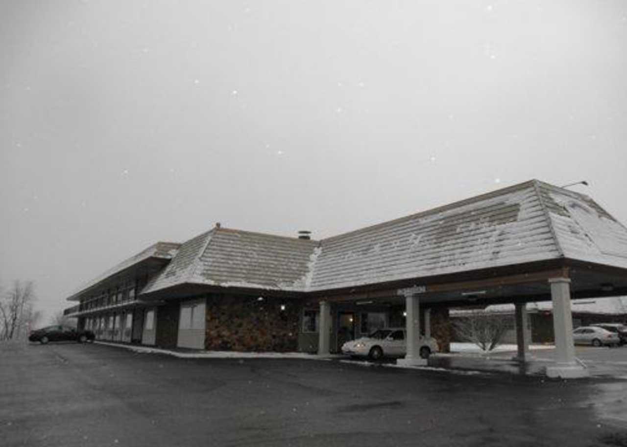 OYO Hotel Lebanon MO I-44