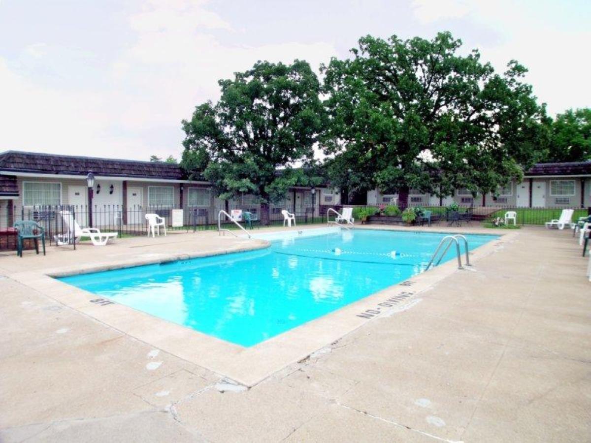 OYO Hotel Lebanon MO I-44