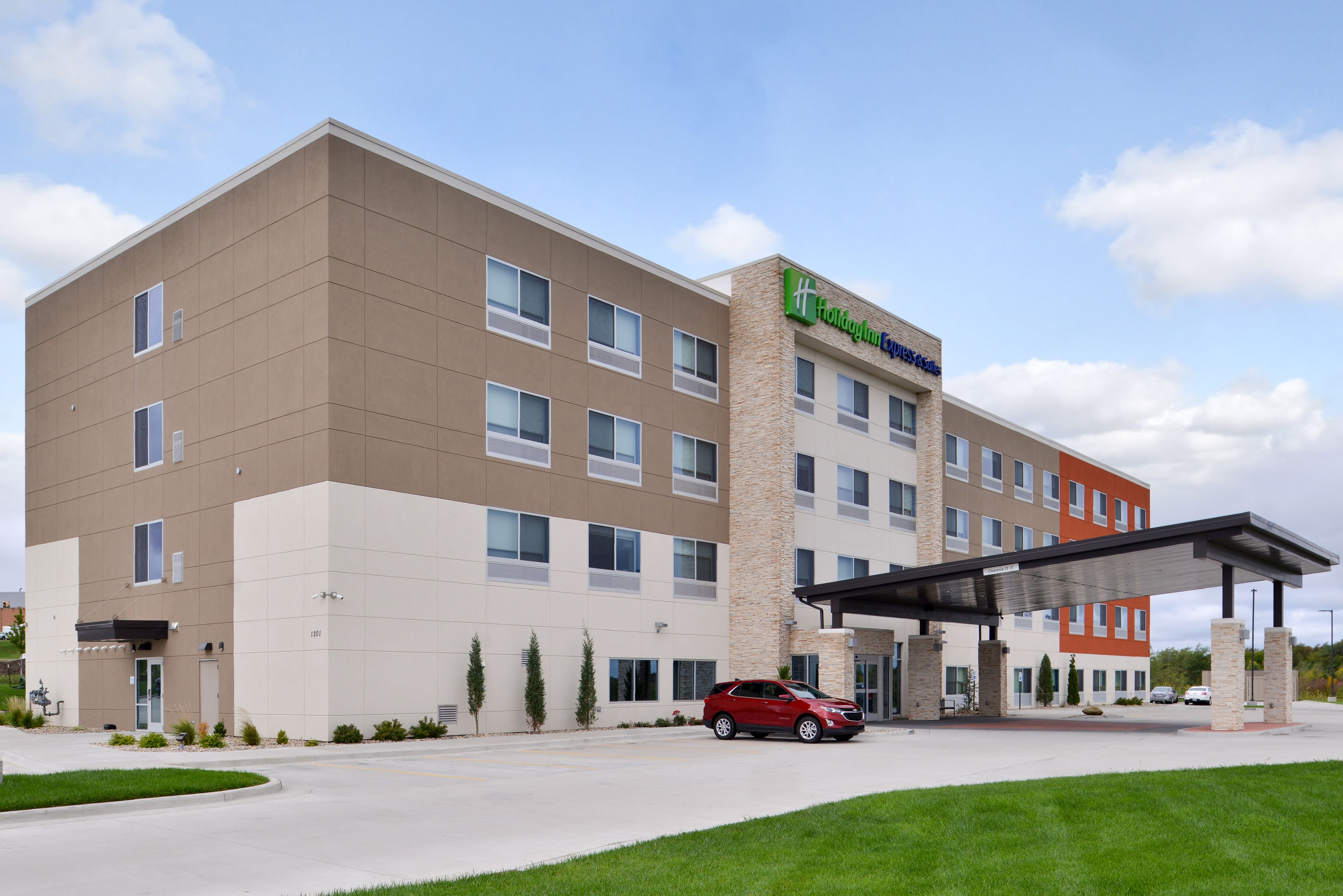 Holiday Inn Express & Suites Lee's Summit - Kansas City