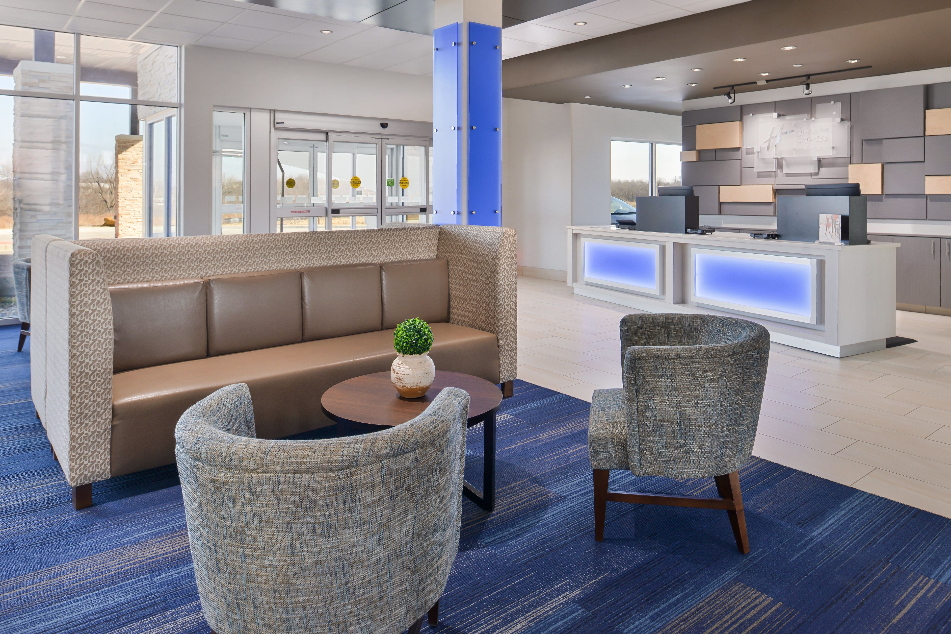 Holiday Inn Express & Suites Lee's Summit - Kansas City