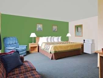 Super 8 by Wyndham Marshall