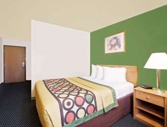 Super 8 by Wyndham Marshall
