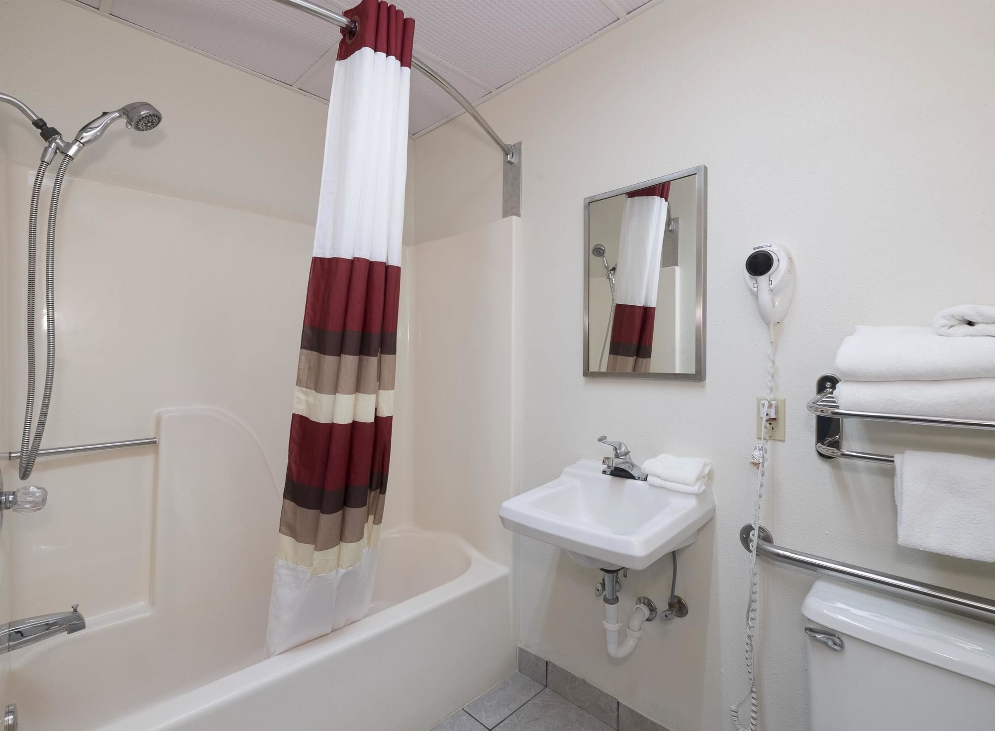 Bearcat Inn And Suites