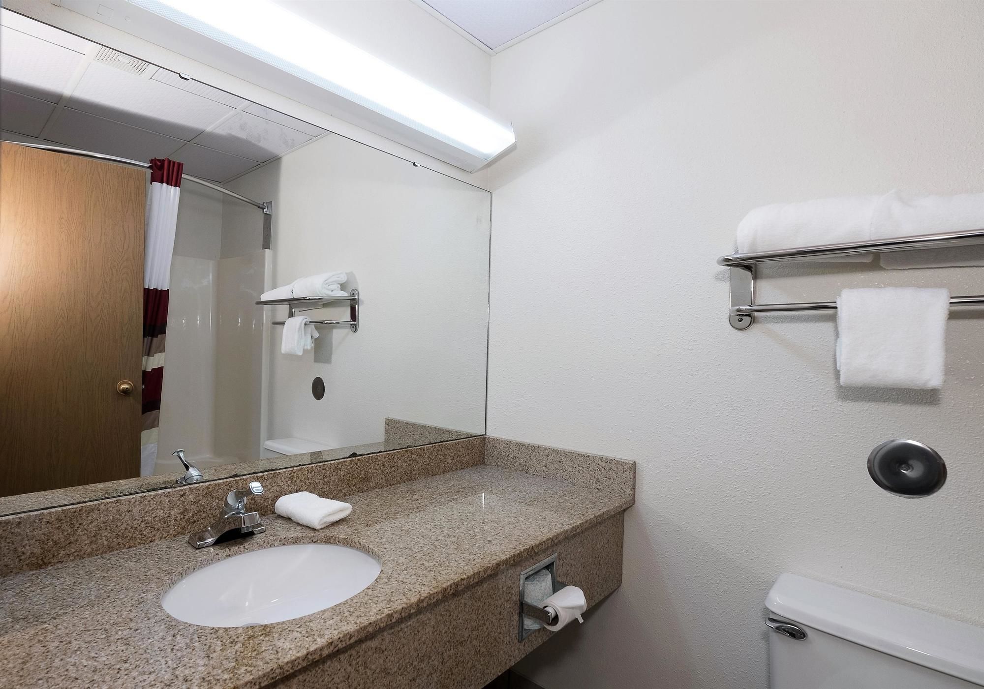 Bearcat Inn And Suites