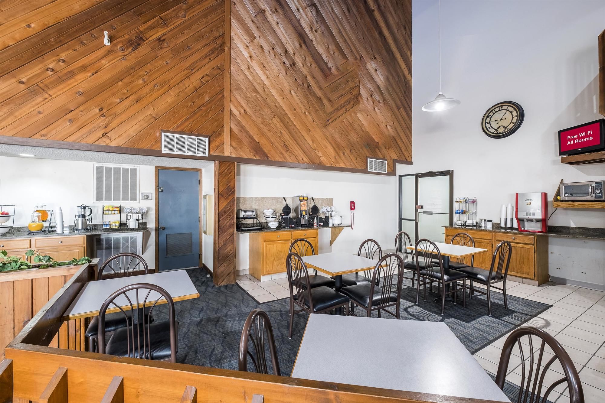 Bearcat Inn And Suites