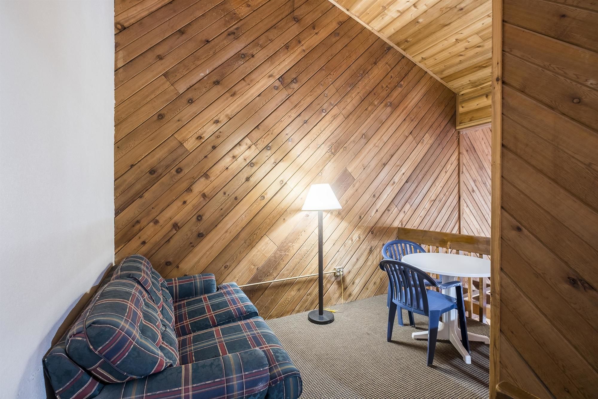 Bearcat Inn And Suites