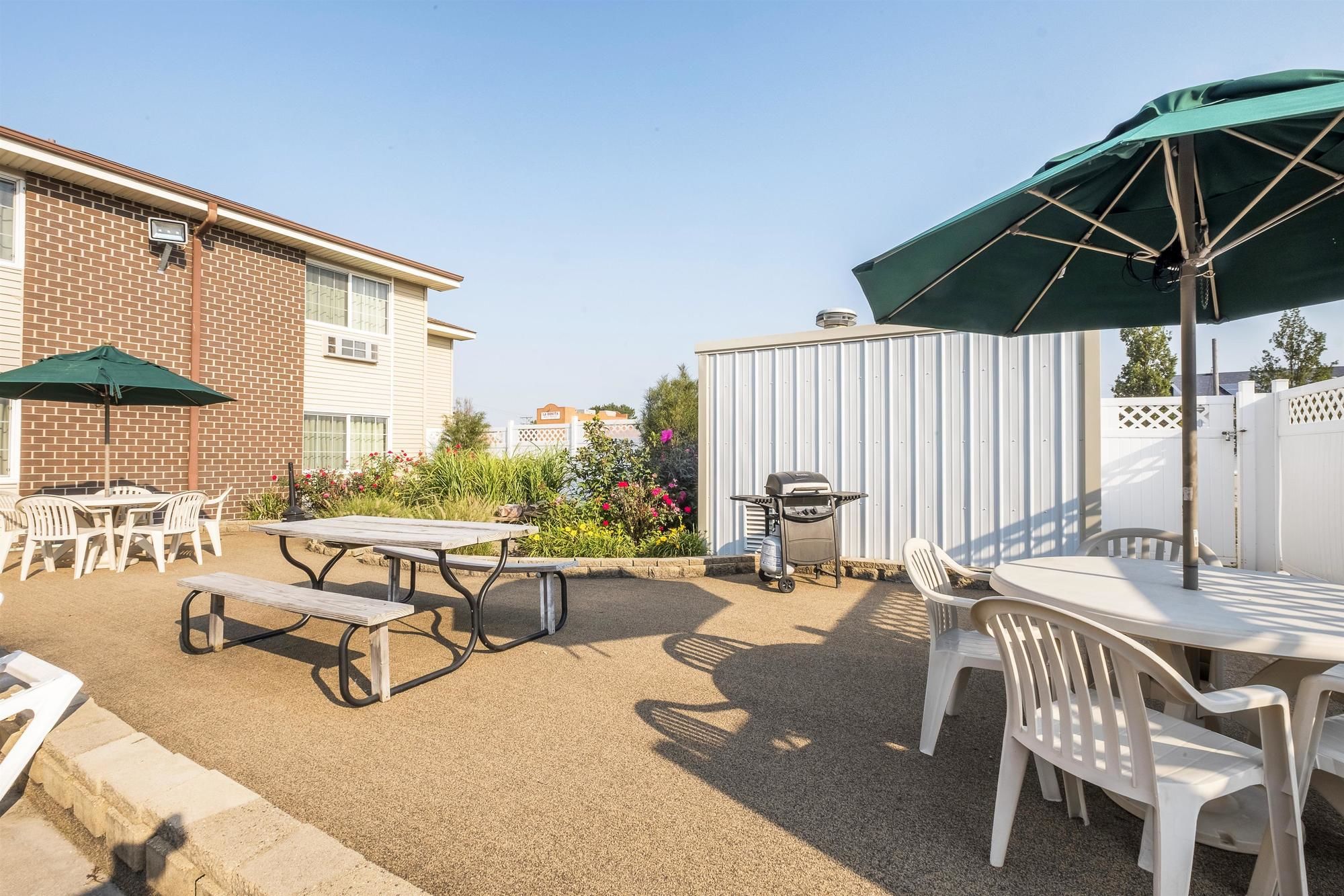 Bearcat Inn And Suites
