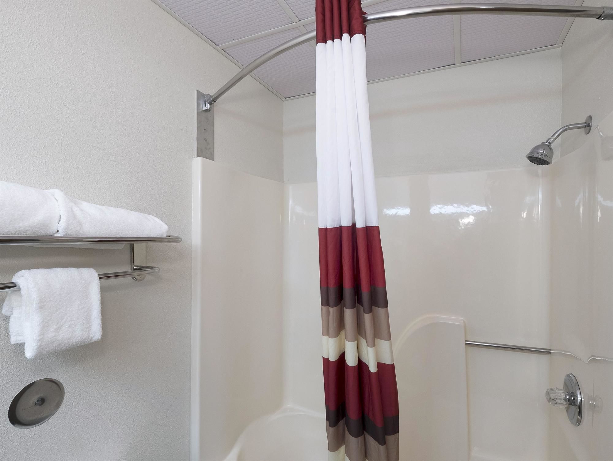 Bearcat Inn And Suites