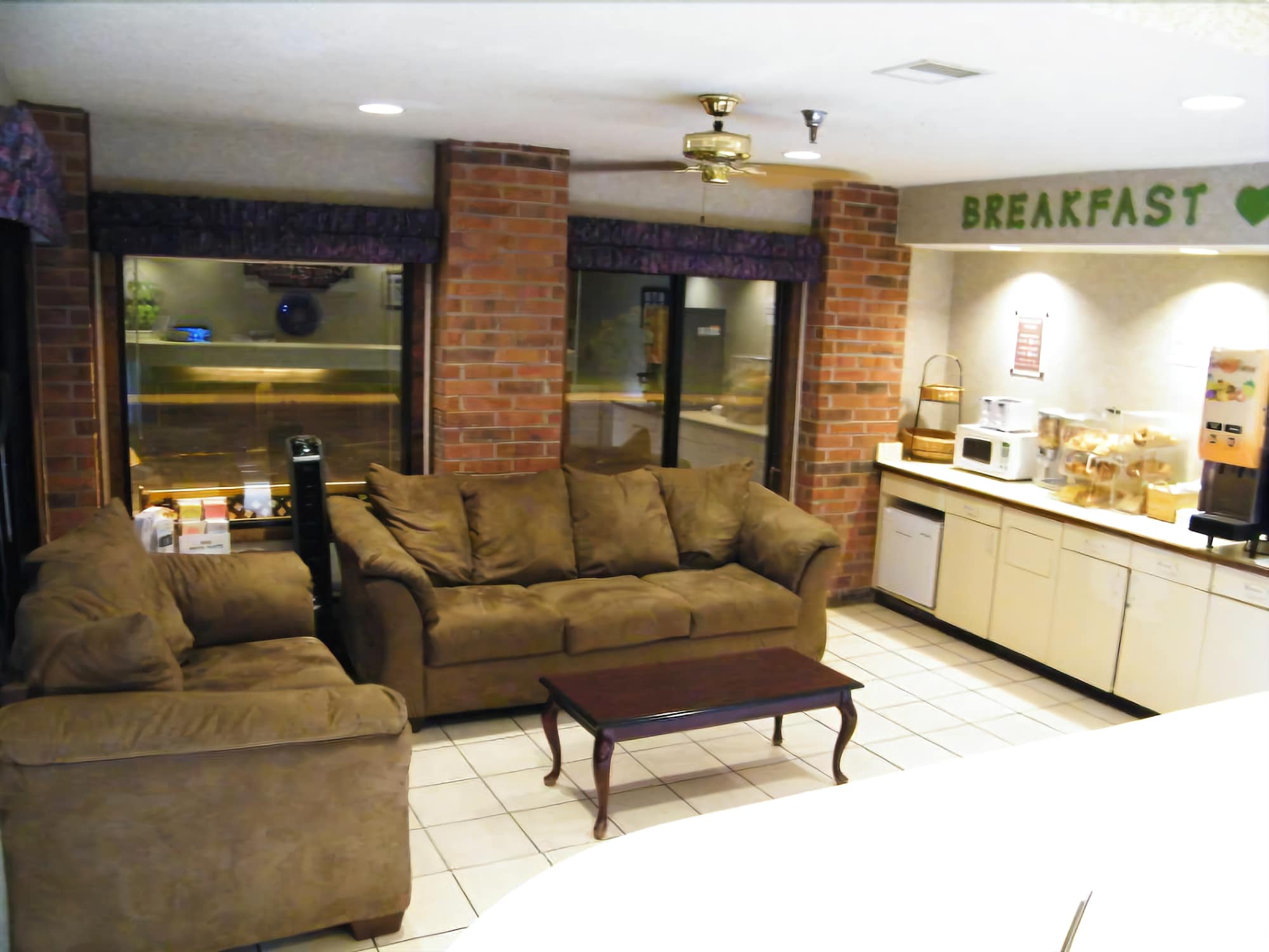 Amerihost Inn & Suites - Mexico