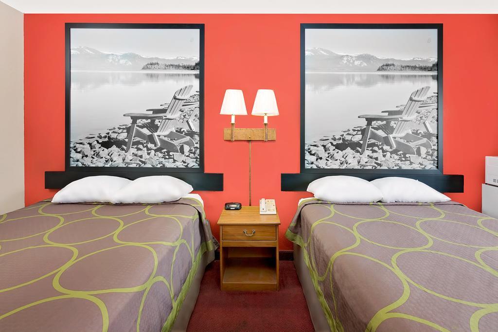 Super 8 by Wyndham Mound City