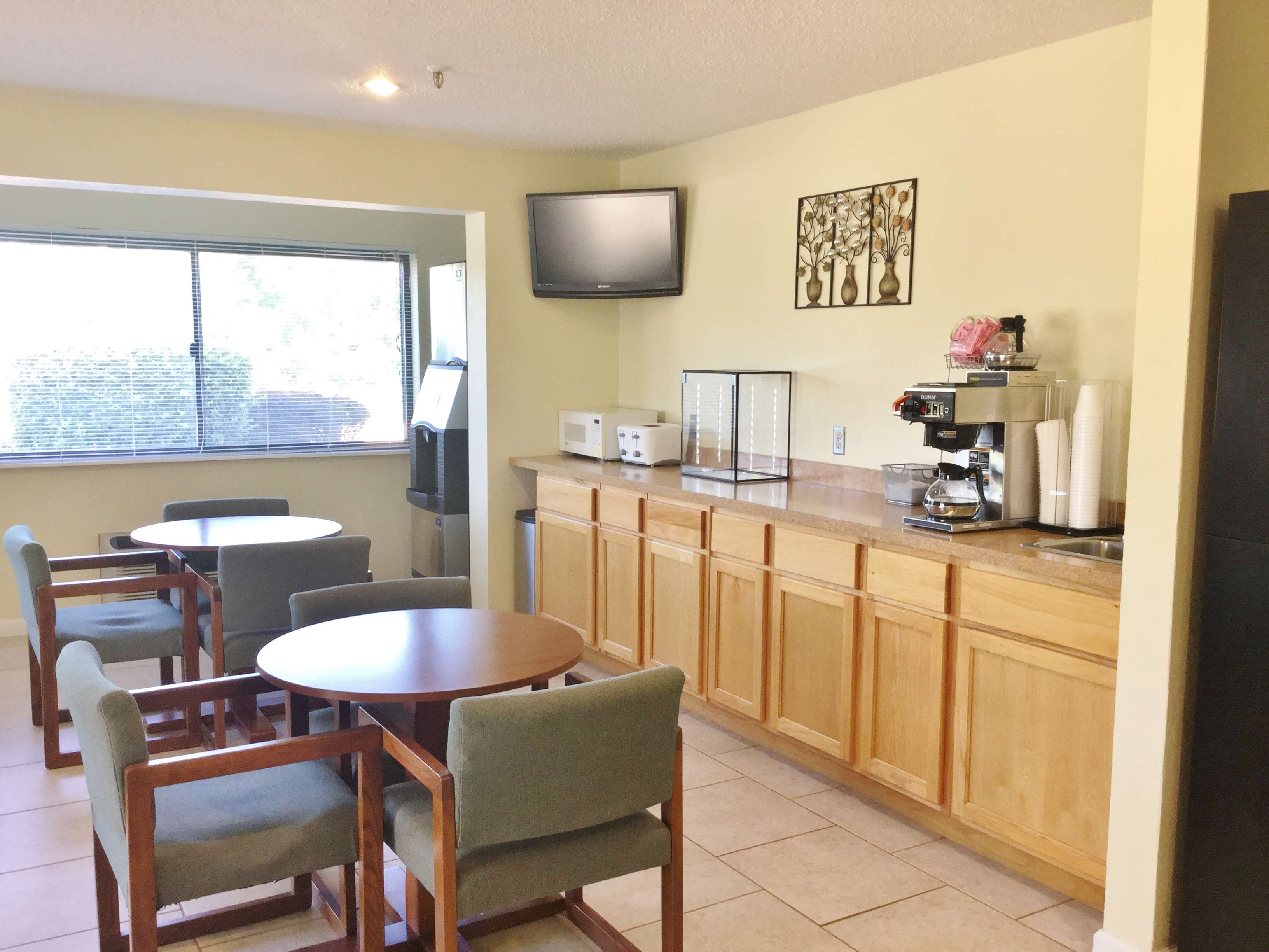 Highland Inn & Suites