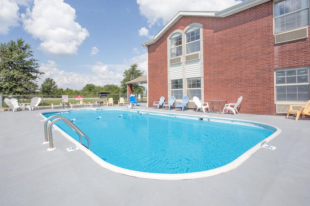 Super 8 by Wyndham Nixa/Springfield Area