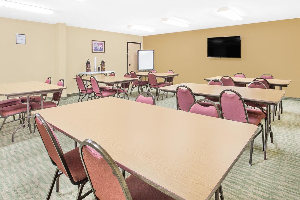 Super 8 by Wyndham Nixa/Springfield Area
