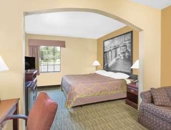 Super 8 by Wyndham Nixa/Springfield Area