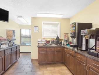 Super 8 by Wyndham Nixa/Springfield Area