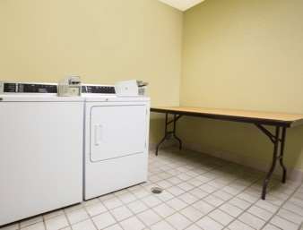 Super 8 by Wyndham Nixa/Springfield Area
