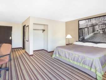 Super 8 by Wyndham Nixa/Springfield Area