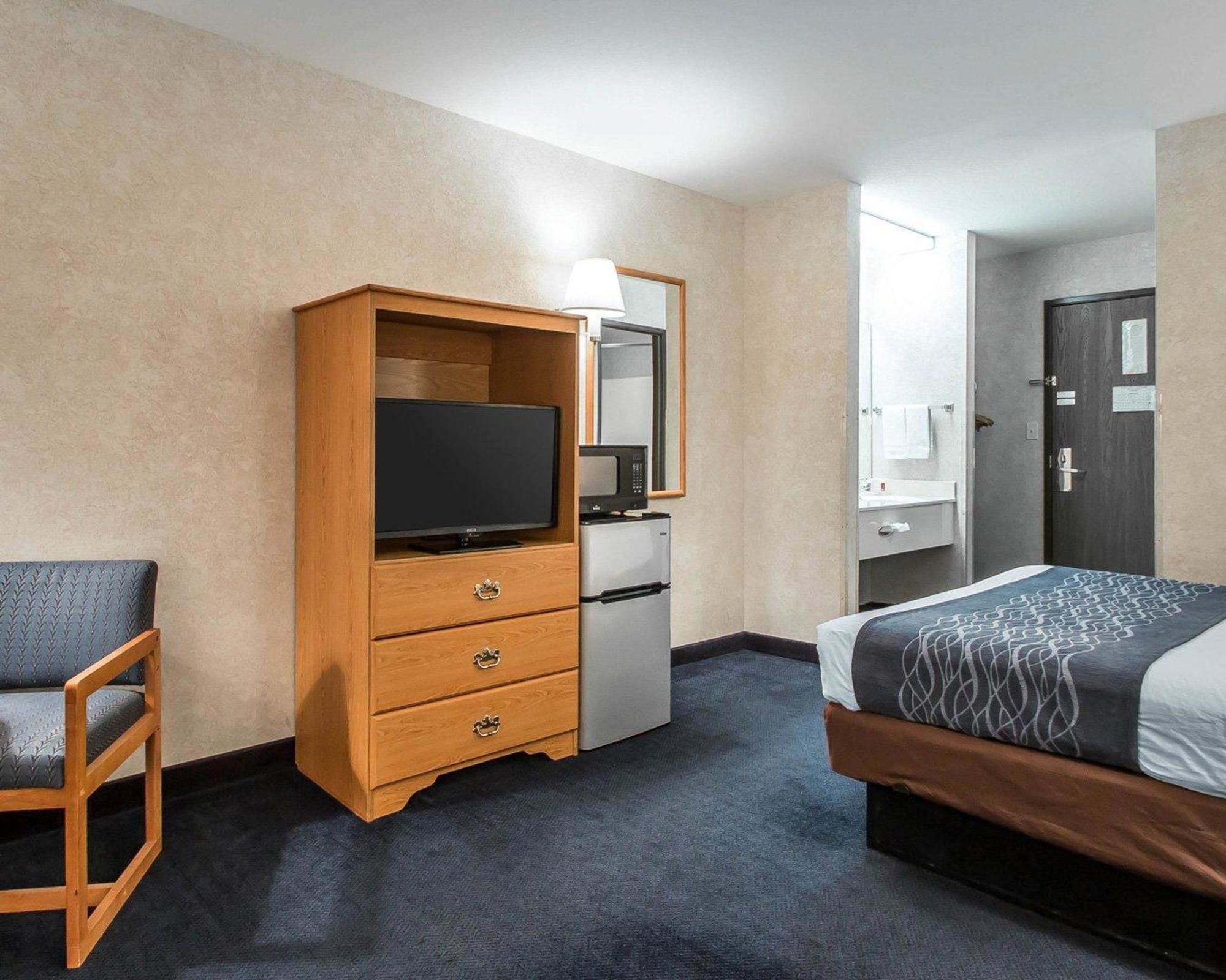 Schmidt’s Creek Hotel