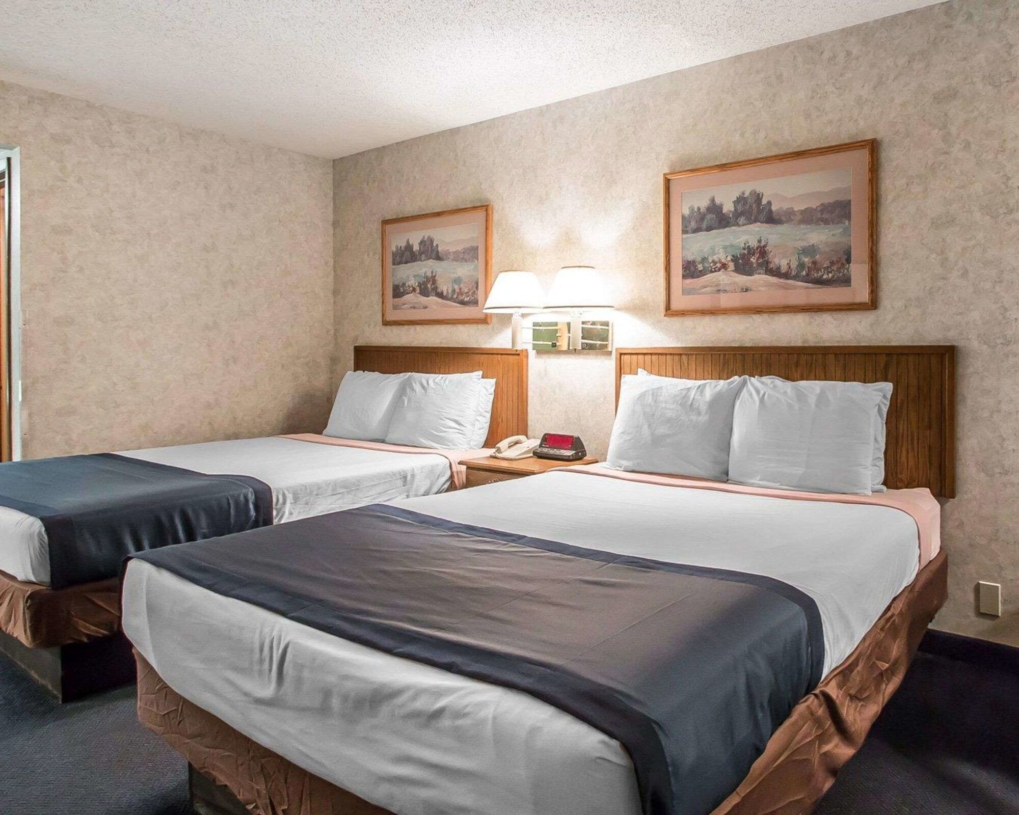 Schmidt’s Creek Hotel