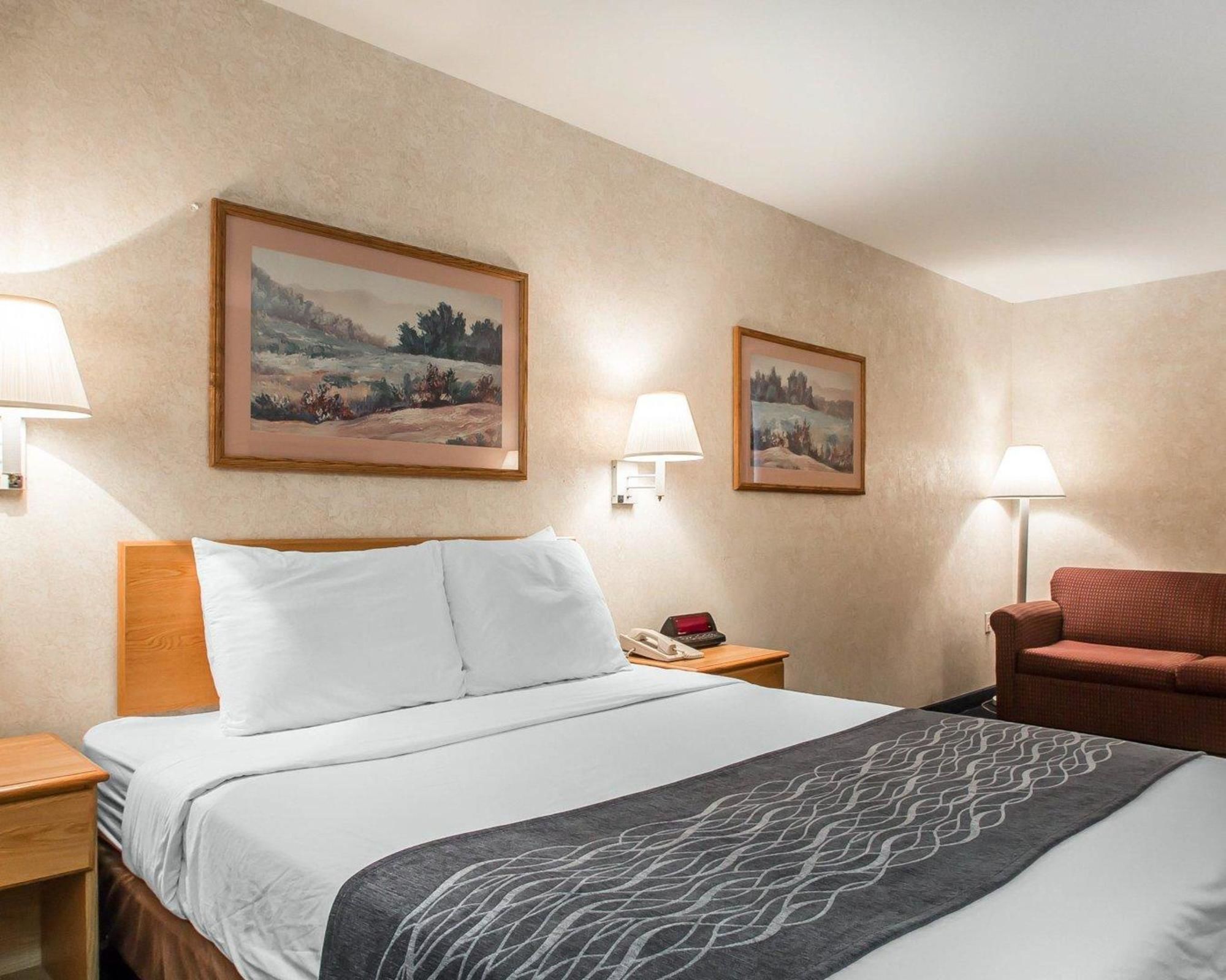 Schmidt’s Creek Hotel