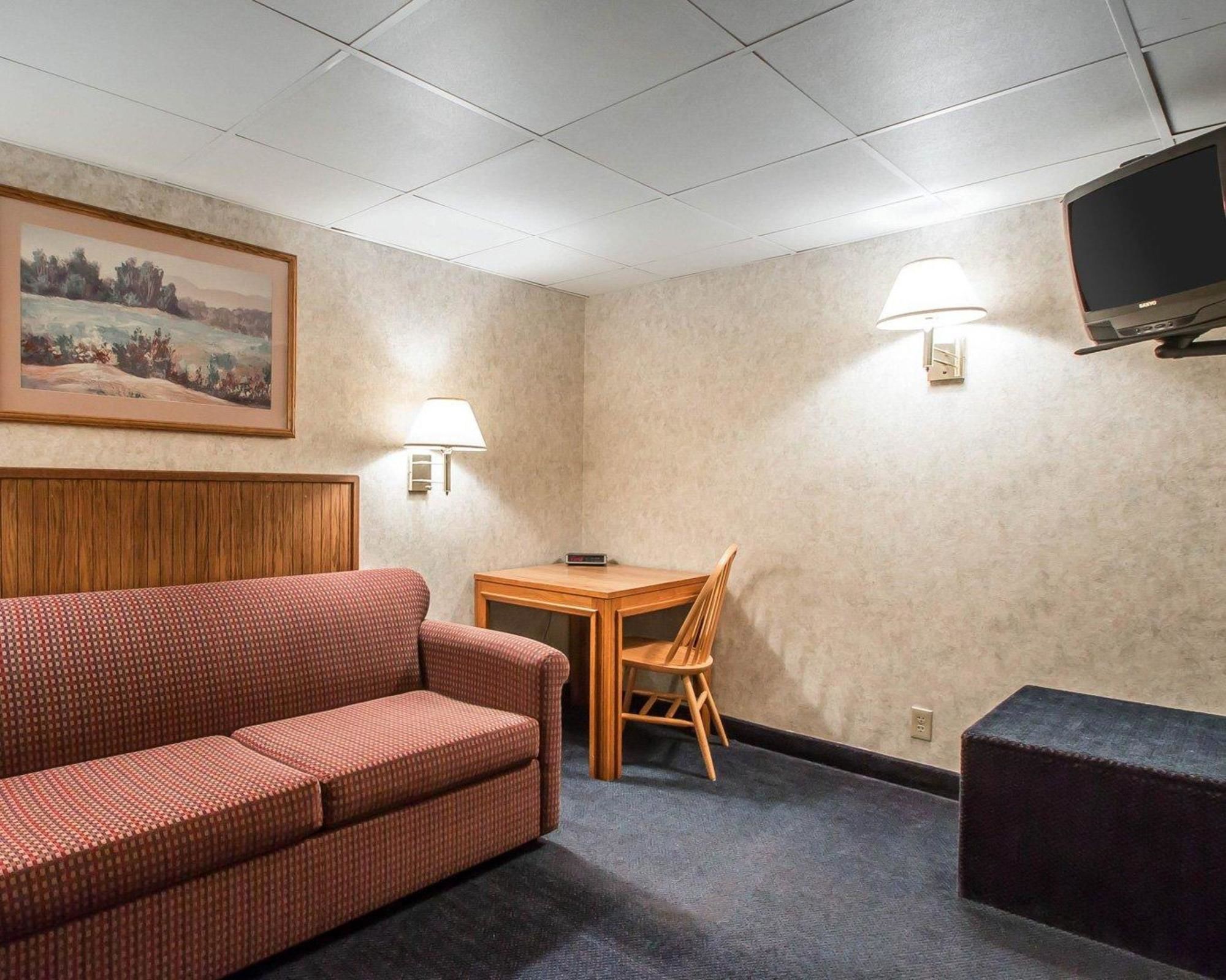 Schmidt’s Creek Hotel