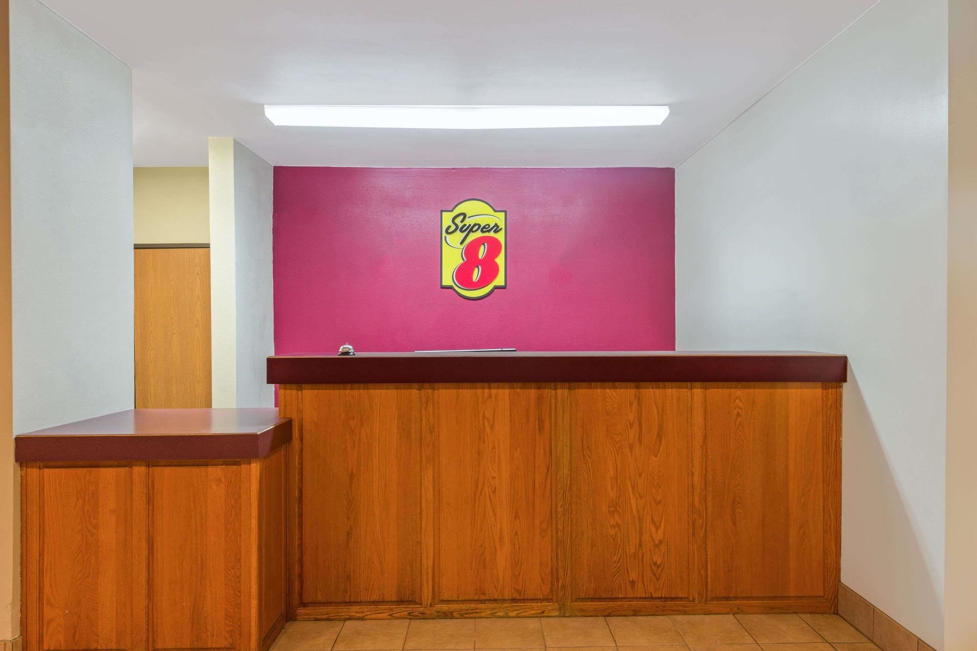 Super 8 by Wyndham Pevely