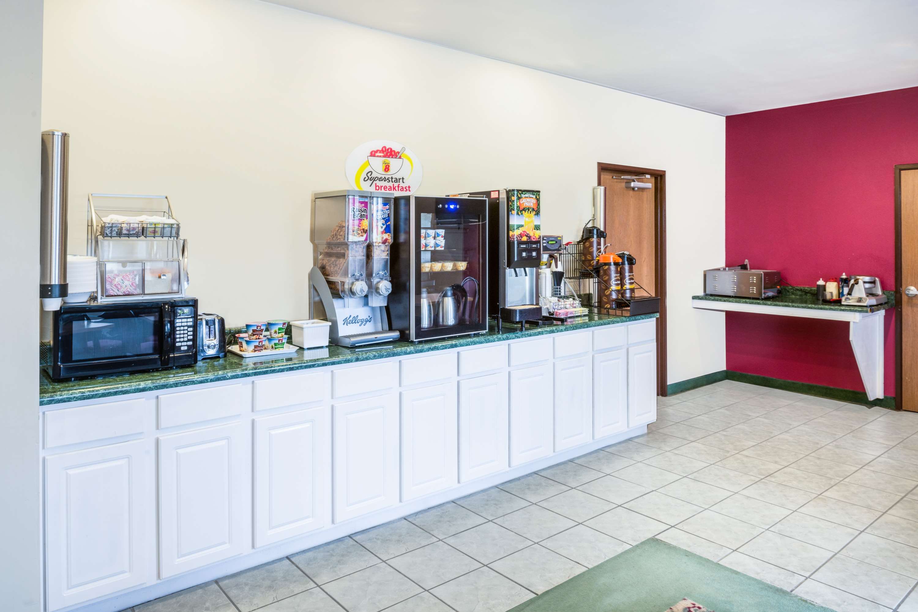 Super 8 by Wyndham Pevely