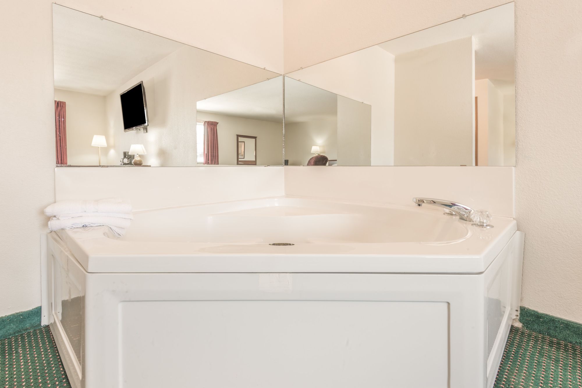 Super 8 by Wyndham Platte City/KCI Airport North