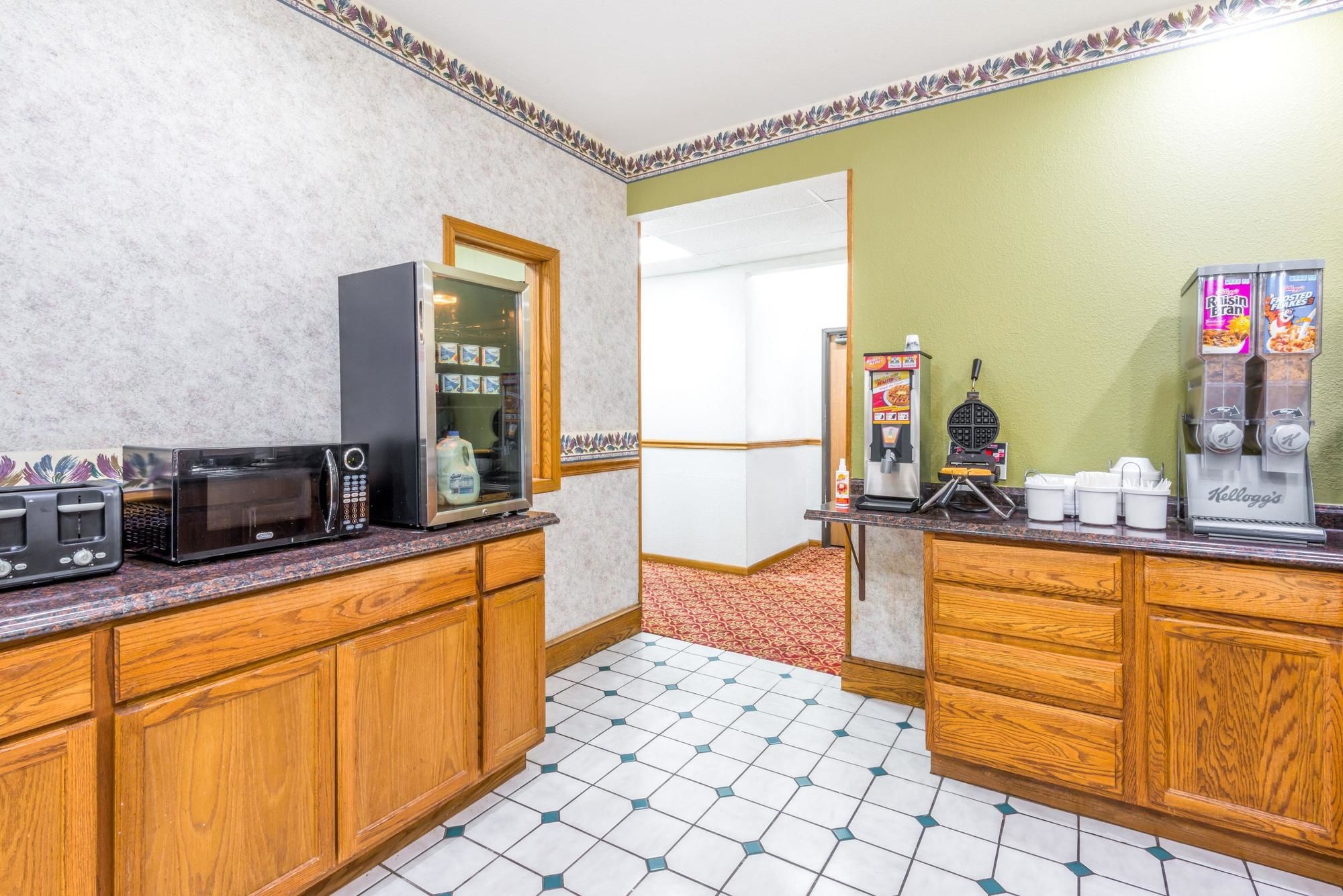 Super 8 by Wyndham Platte City/KCI Airport North