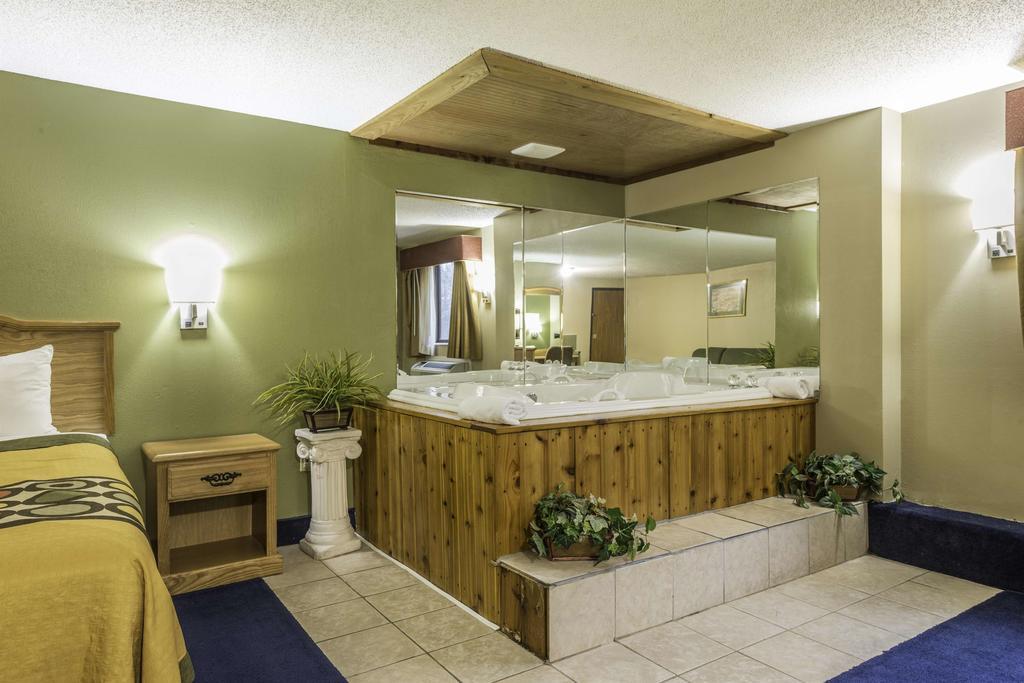 Super 8 by Wyndham St. Clair MO