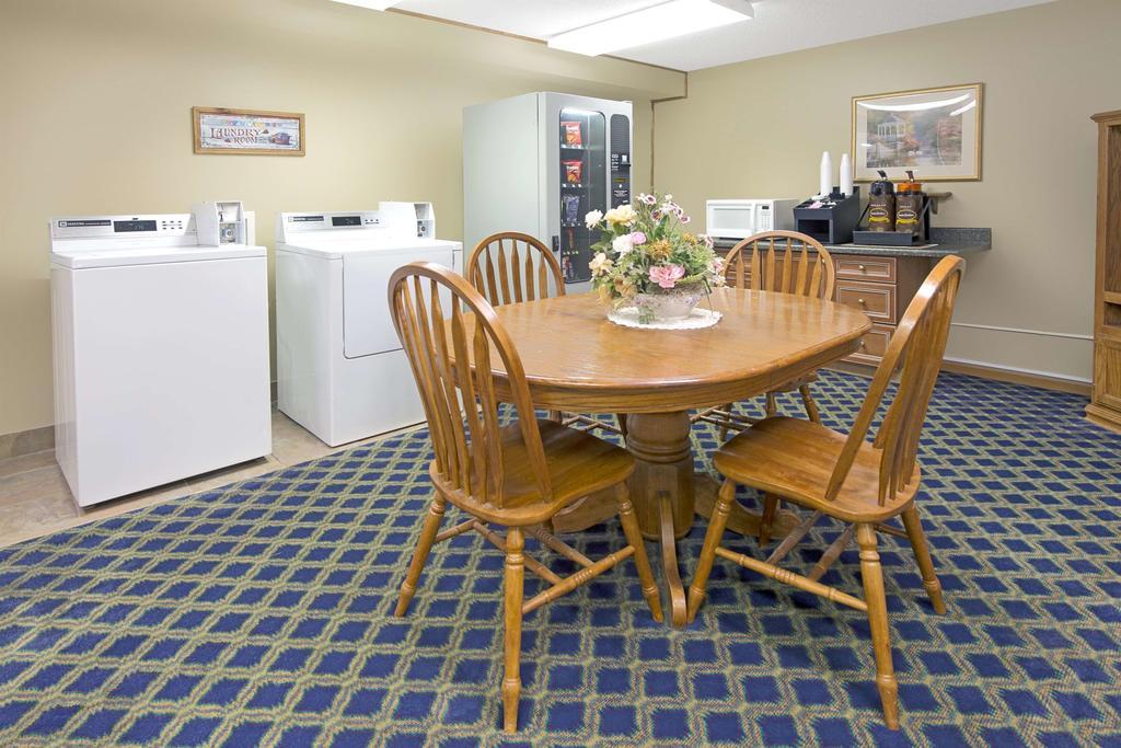 Super 8 by Wyndham St. Clair MO