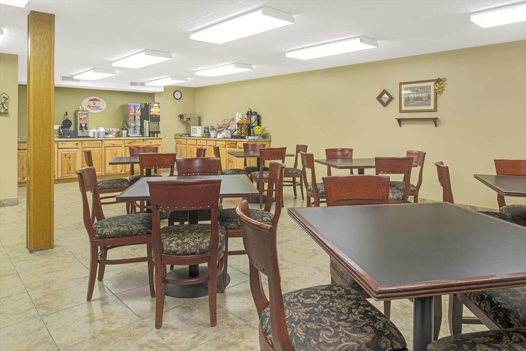 Super 8 by Wyndham St. Clair MO