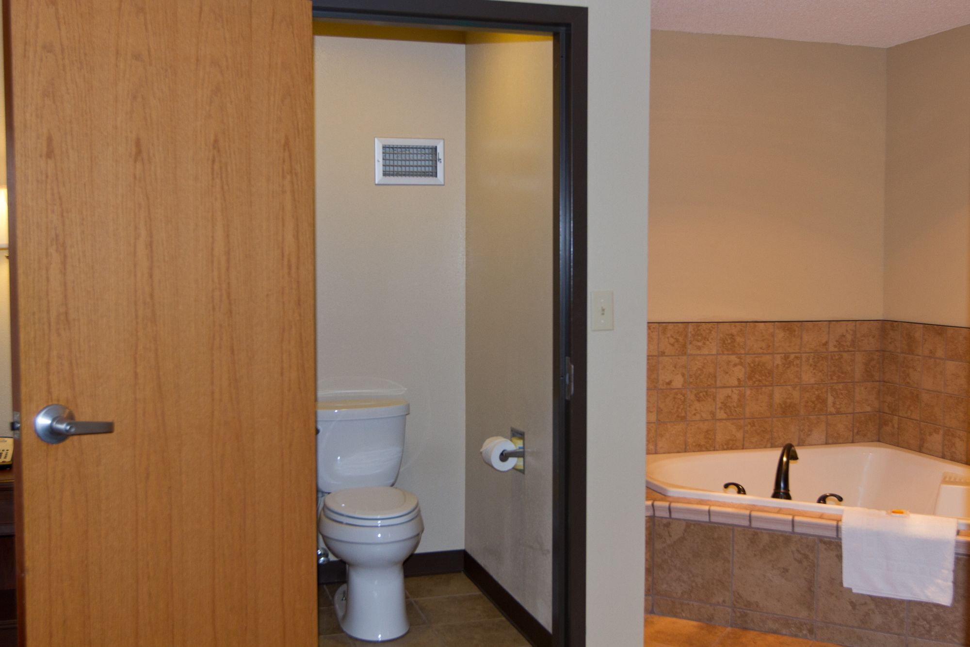 Greenlight Inn & Suites